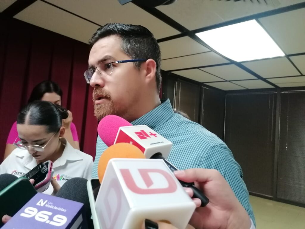 Cuitláhuac González Galindo con medios de prensa