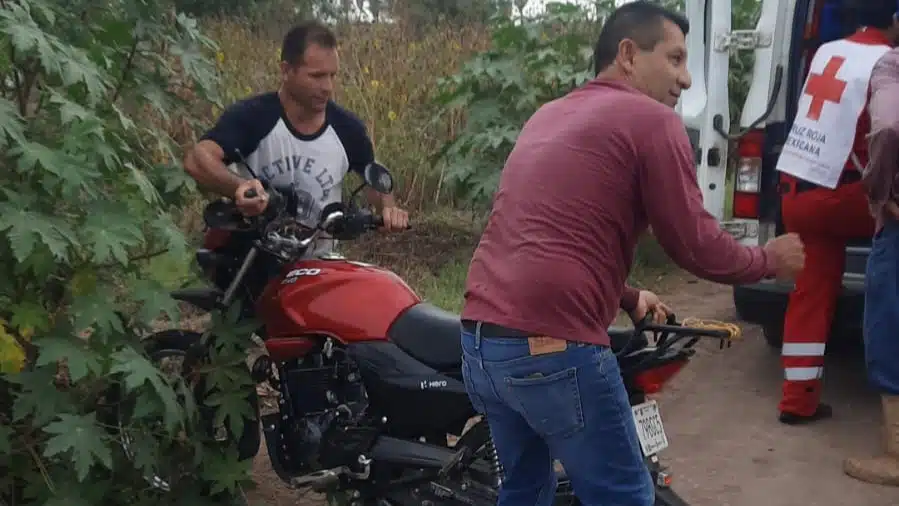 Derrapa motocicleta por carretera Guasave - Las Glorias