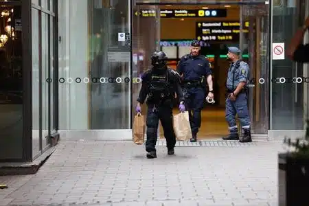 Detienen a dos personas con explosivos en Estocolmo