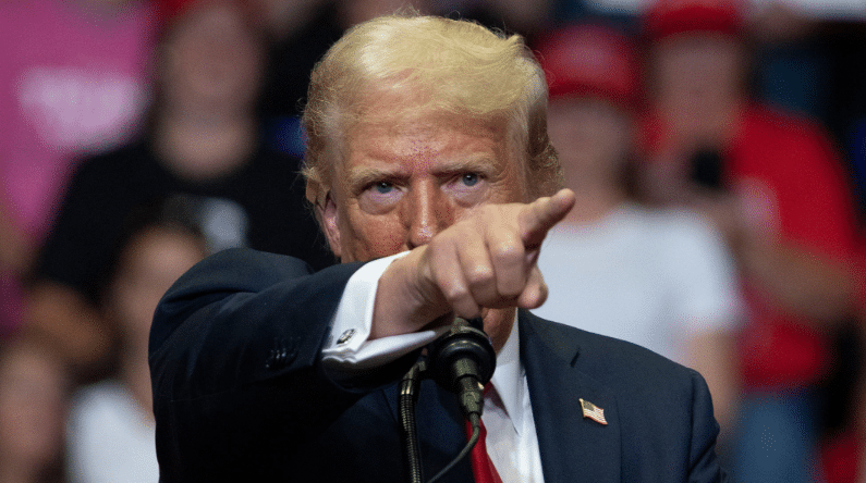 Donald Trump acusa al Partido Demócrata de actuar en contra de Biden: 