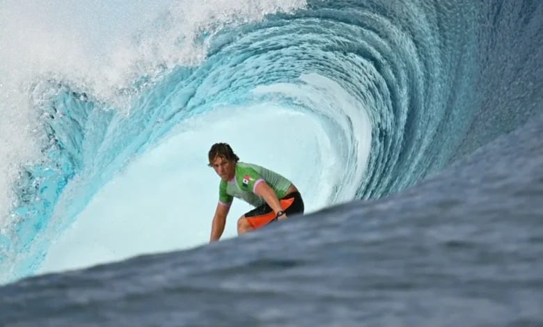 El mexicano Alan Cleland avanza a la tercera ronda de surf en París