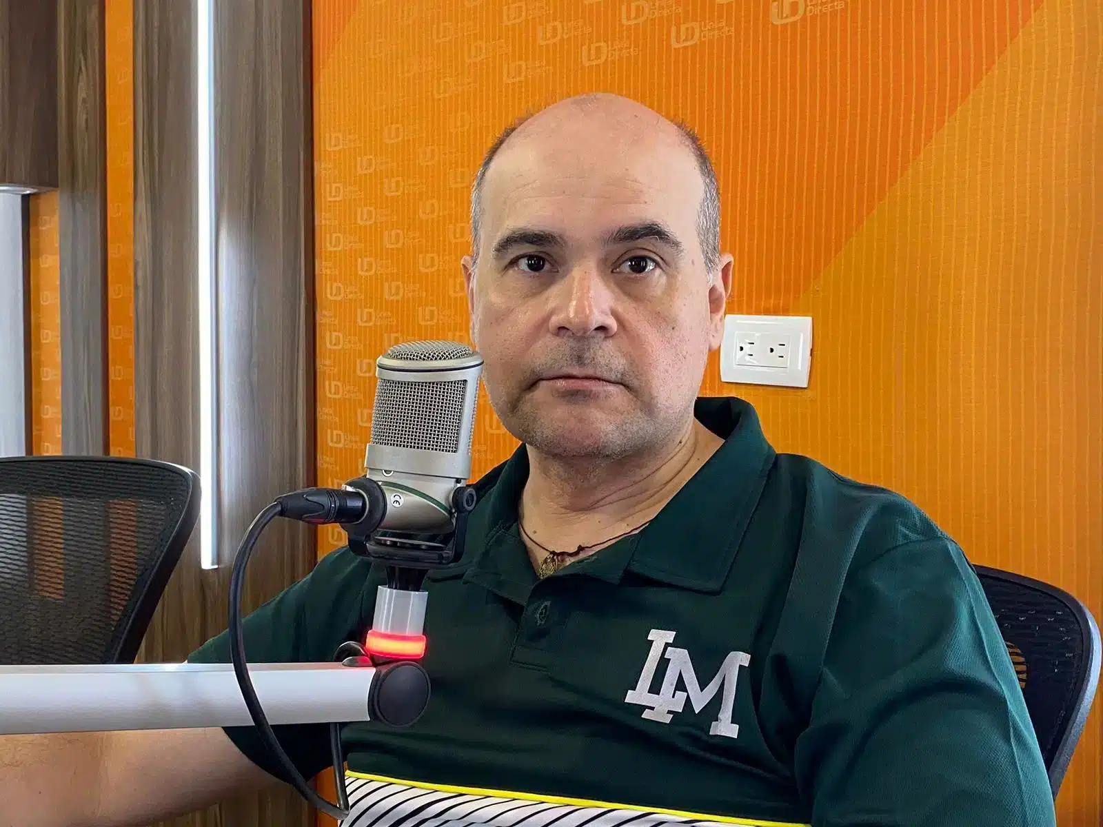 El presidente del club Cañeros de Los Mochis, Joaquín Vega Inzunza, en los estudios de Línea Directa
