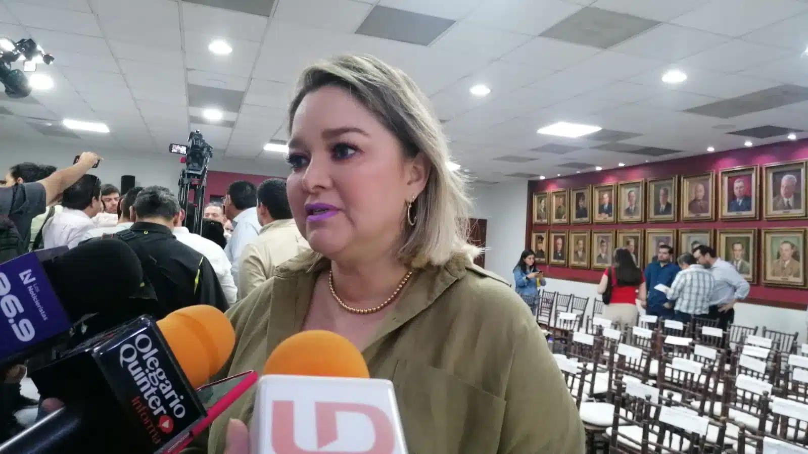 Eneyda Rocha Ruíz, presidenta del Sistema DIF Sinaloa, en entrevista con los medios de comunicación en Culiacán