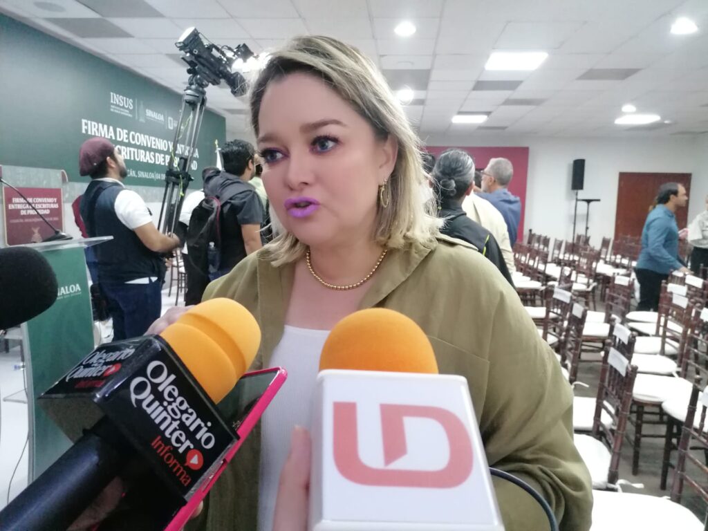 Eneyda Rocha Ruíz, presidenta del Sistema DIF Sinaloa, en entrevista con los medios de comunicación en Culiacán