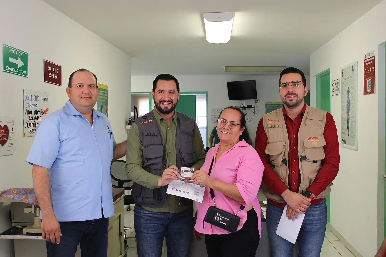 Entrega de credenciales IMSS Bienestar en Guasave y Juan José Ríos
