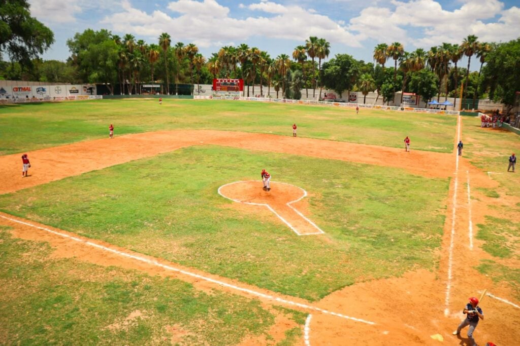 El estadio Daniel Ibarra Heredia de San Miguel, fue la sede del juego de playoffs de este domingo