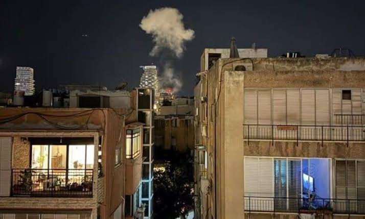Explosión en edificio de Tel Aviv, cerca de embajada de EU, deja una víctima mortal