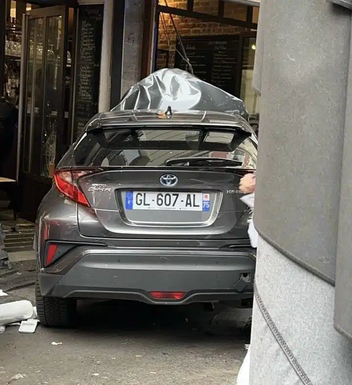 Fallecen tres personas en París luego que sujeto embistió una cafetería