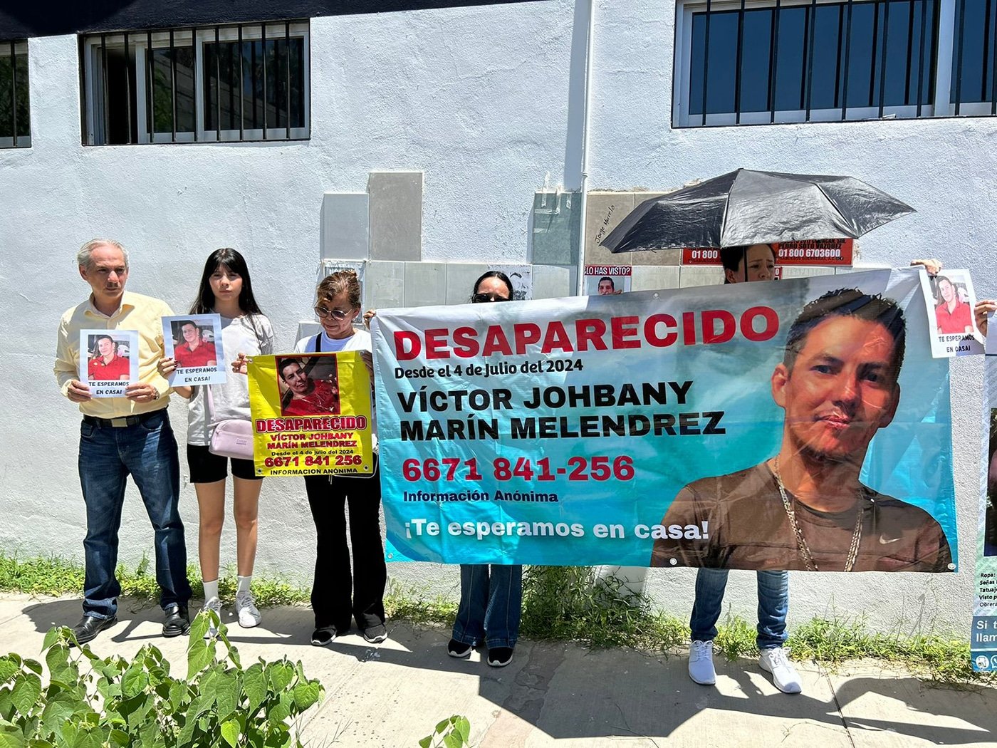 Familia de Víctor Johbany Marín Meléndrez Aceso joven desaparecido en Culiacán