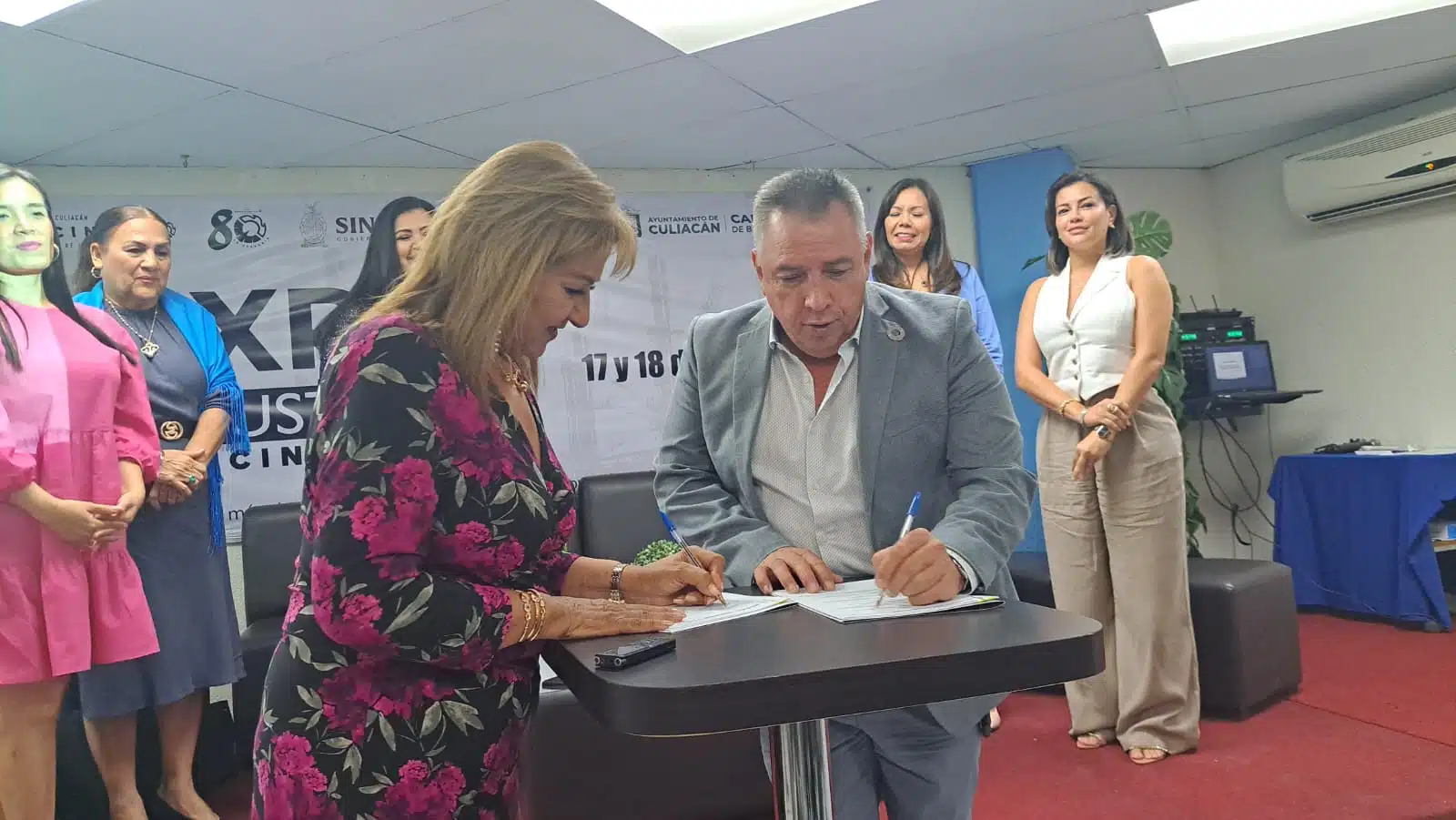 Firma de convenio de colaboración entre SeMujeres y la Canacintra