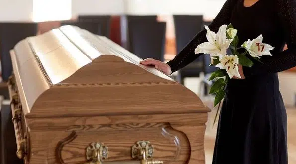 Dueños de funeraria en España son investigados por vender cadáveres a universidades