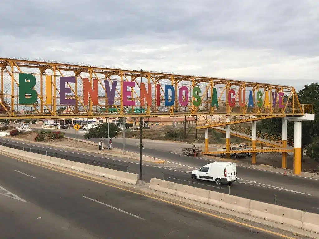 Letras de Bienvenidos a Guasave en un puente