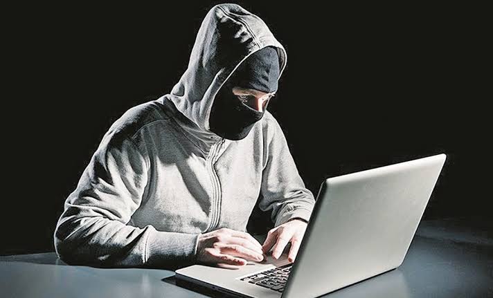 Cómo los ciberdelincuentes utilizan la inteligencia artificial para engañarte