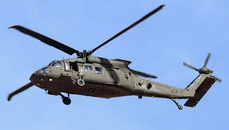 Helicóptero sobrebvolando en El Fuerte al norte de Sinaloa