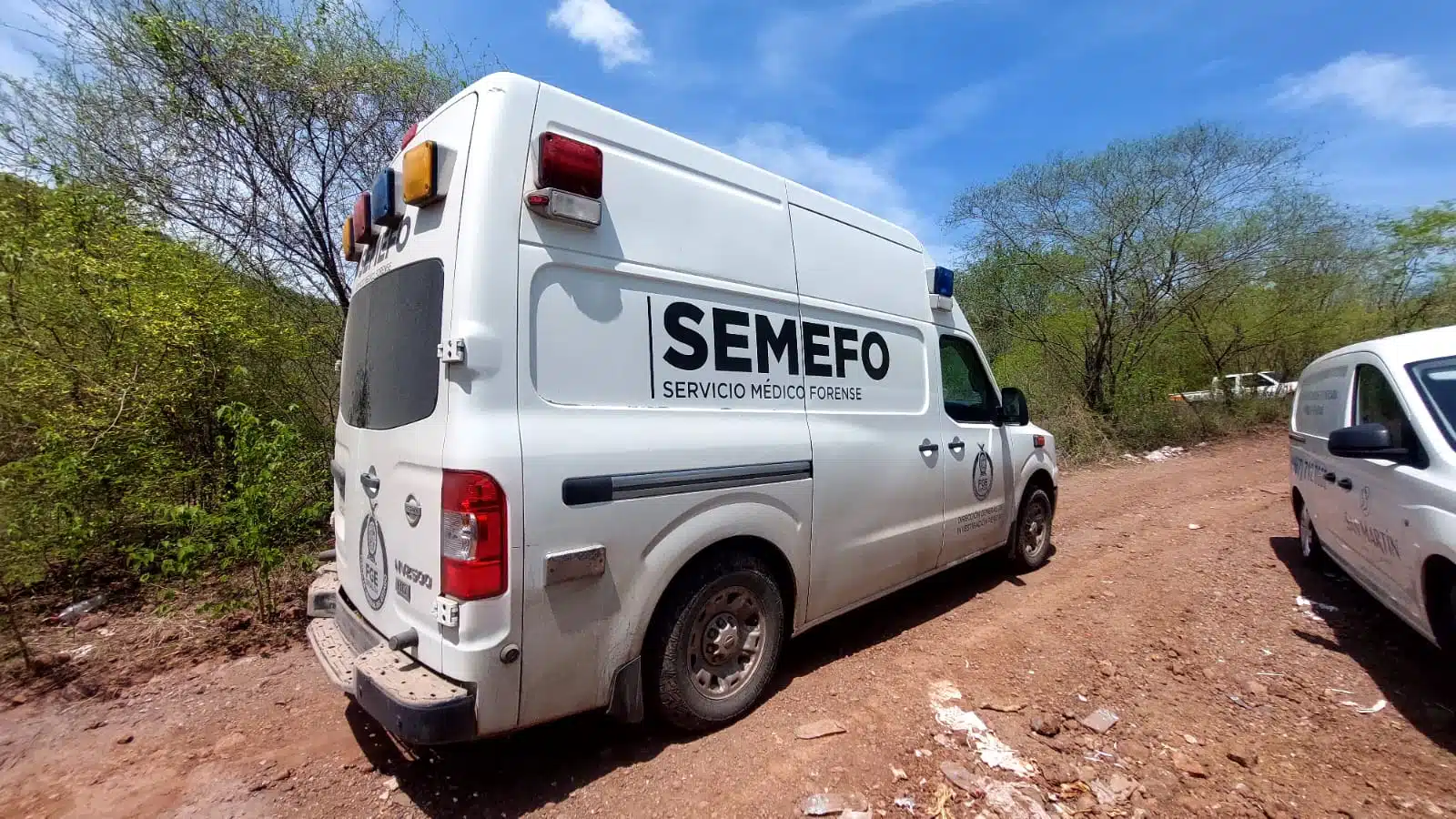 Hombre es localizado sin vida con impactos de bala en un camino de terracería en Culiacán