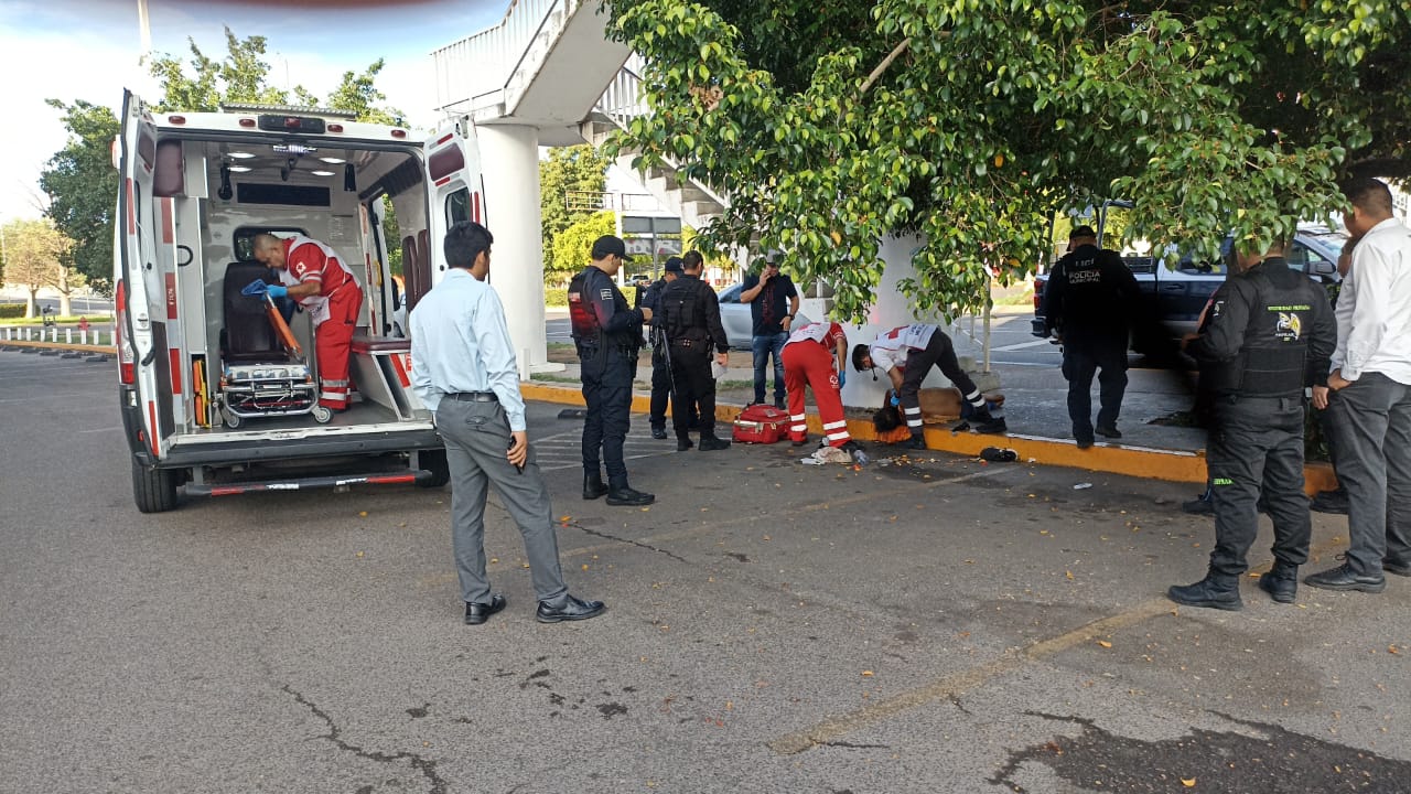Hombre resulto con lesiones en su cuerpo luego de ser embestido por el conductor de un vehículo la mañana de este jueves