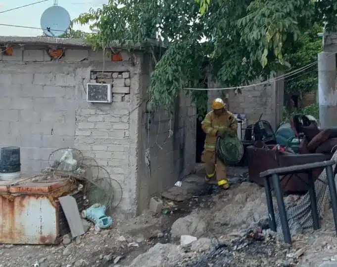 Incendio en un domicilio de El Huitussi, Guasave