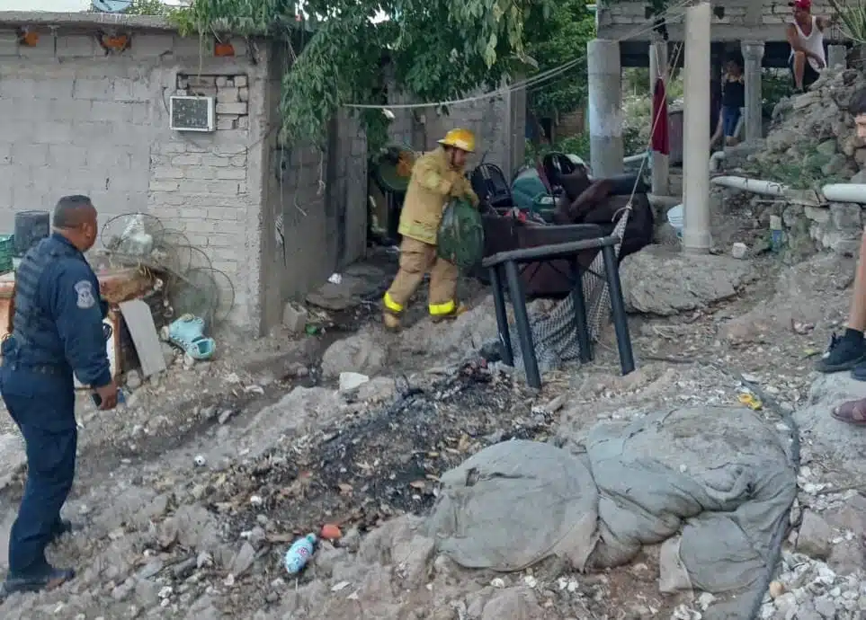 Incendio en un domicilio de El Huitussi, Guasave