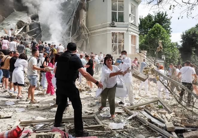 Inician reconstrucción del hospital infantil de Kiev tras ataque de misil