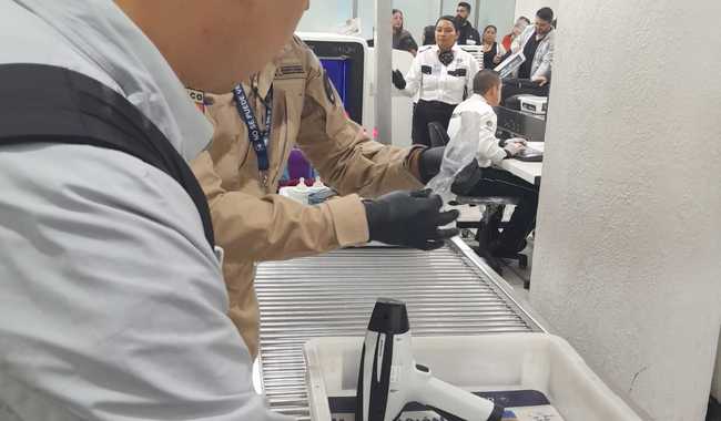 Inspección de equipaje en AICM
