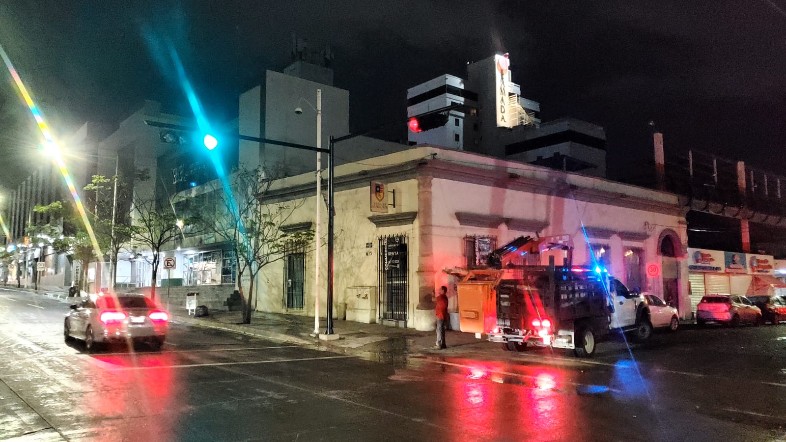 Instalan semáforo sobre la avenida Álvaro Obregón