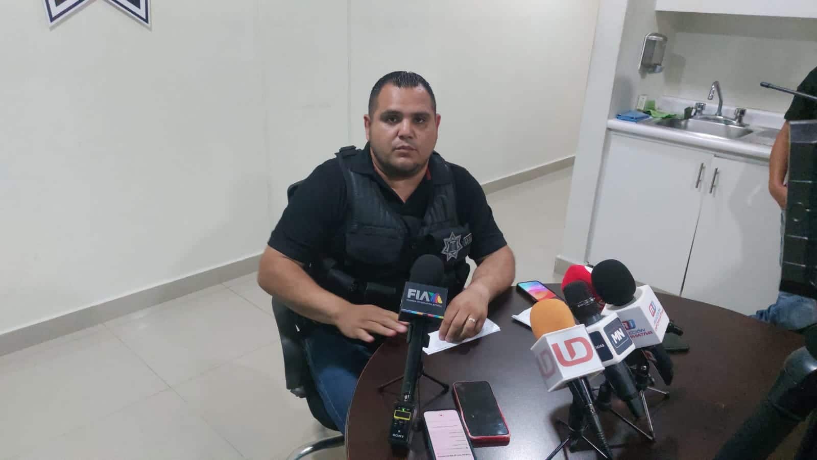 Jaime Othoniel Barrón Valdez con medios de prensa