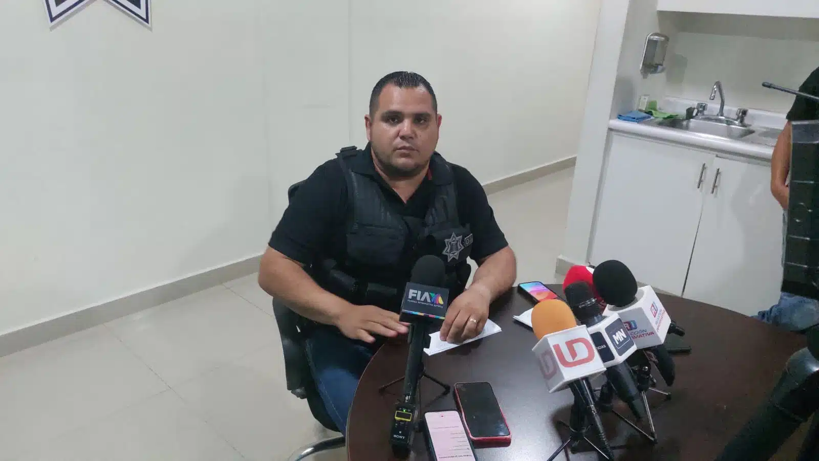 Jaime Othoniel Barrón Valdez con medios de prensa