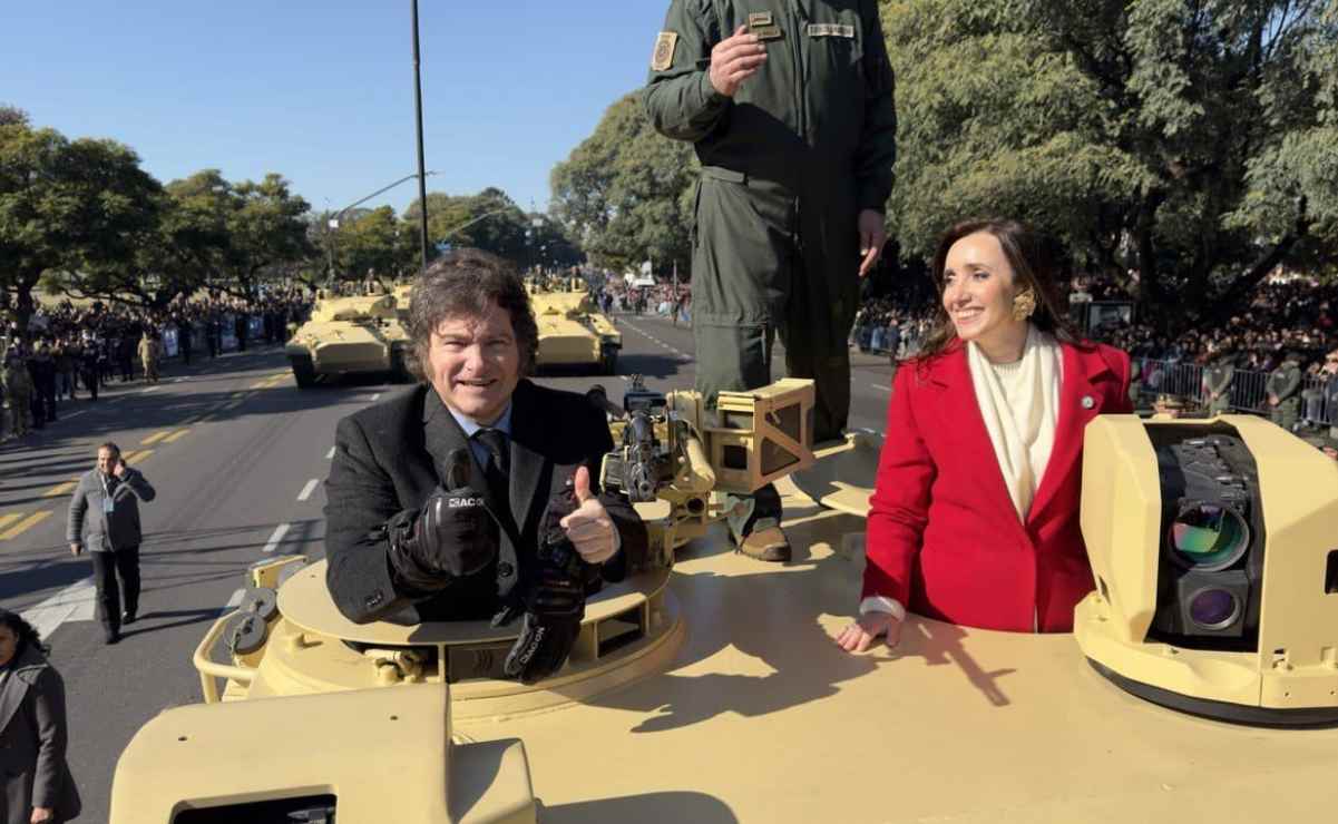 Javier Milei en un tanque de guerra