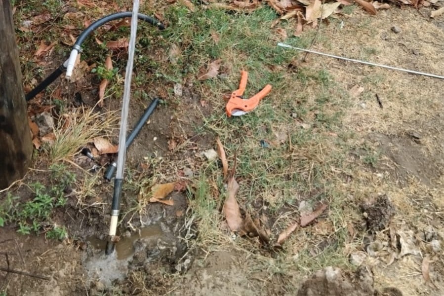 Jumapam trabajando en la toma clandestina de agua potable