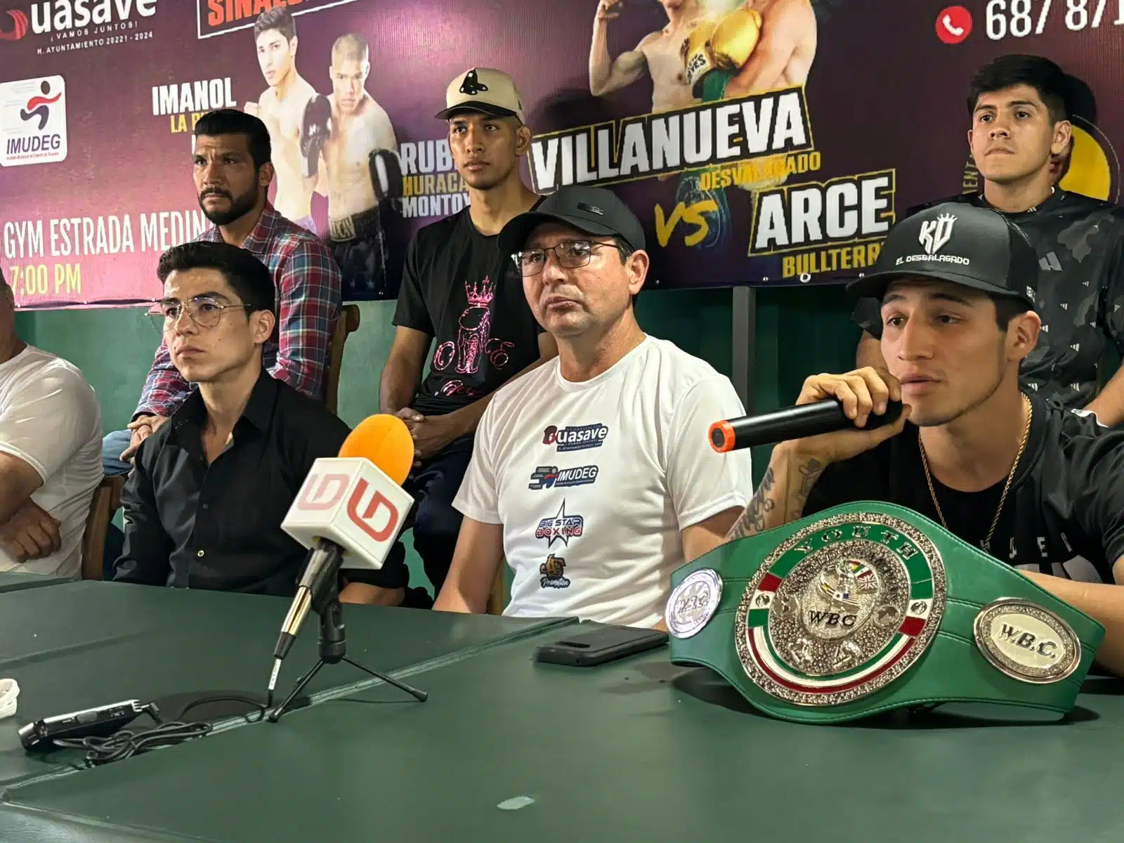 Karim Arce y Kevin Villanueva en la conferencia de prensa en Guasave