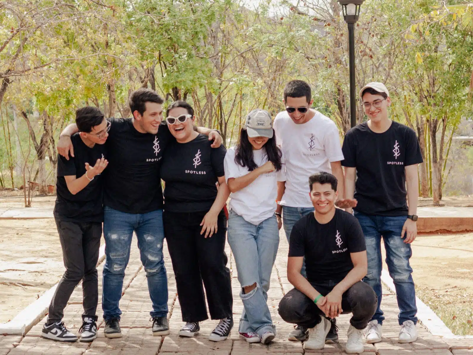 Los jóvenes integrantes de la agrupación de rock alternativo Spotless en Culiacán