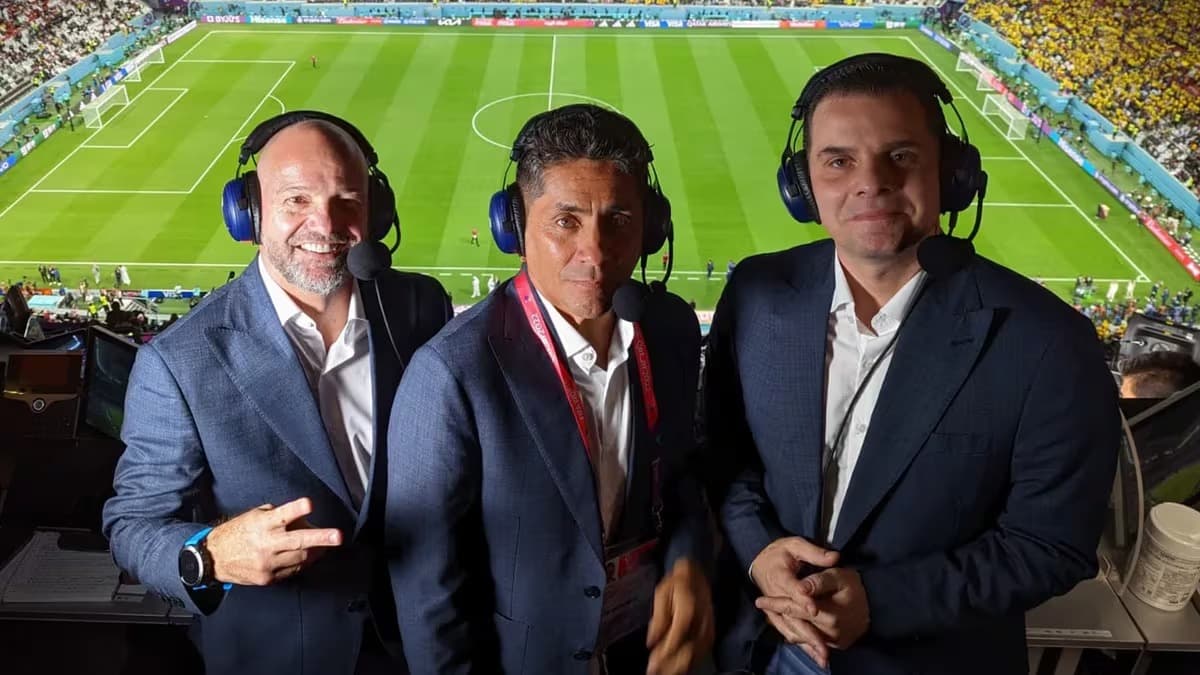 Luis García, Jorge Campos y Christian Martinoli, narradores de TV Azteca
