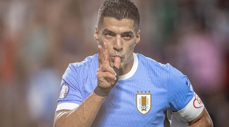 Luis Suárez celebra su gol en partido de Uruguay y Canadá