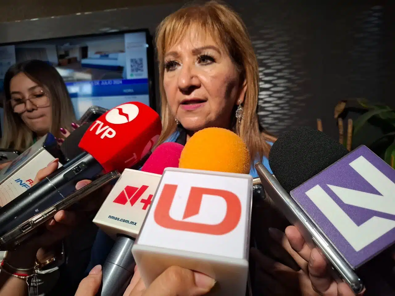 María Teresa Guerra Ochoa, titular de la Secretaría de las Mujeres en Sinaloa, en entrevista con los medios de comunicación en Culiacán