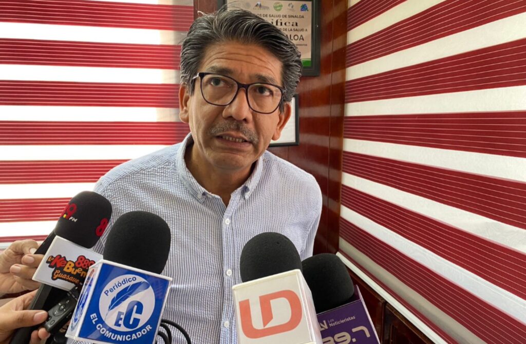 Martín Ahumada Quintero con medios de prensa