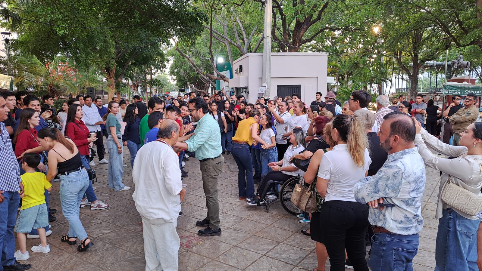 Arranca el mercadito de la inclusión en la plazuela Álvaro Obregón