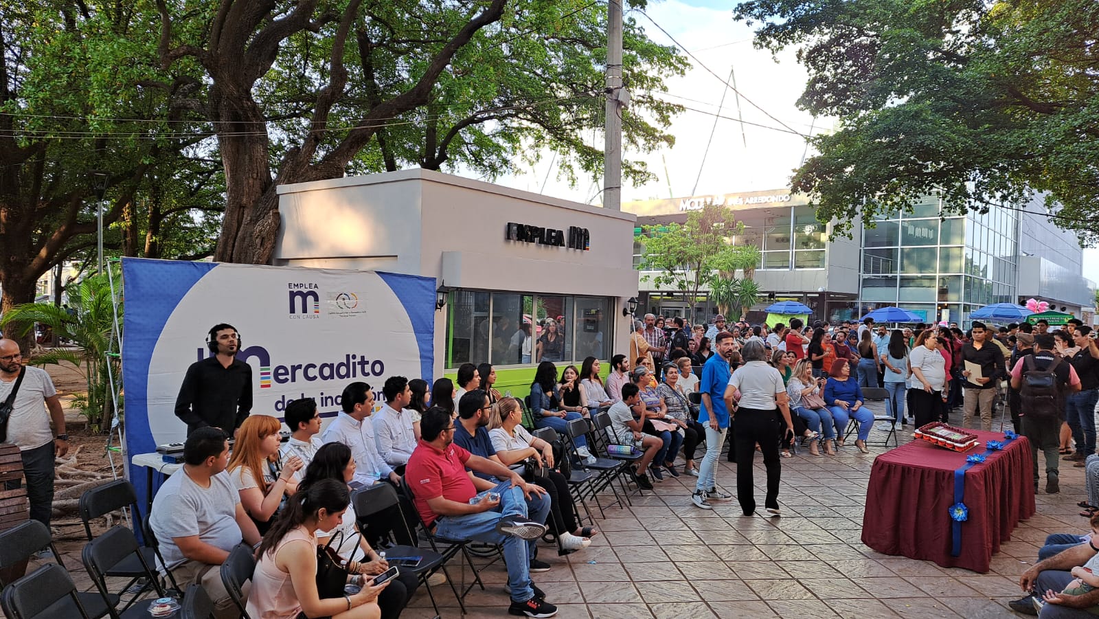 Arranca el mercadito de la inclusión en la plazuela Álvaro Obregón