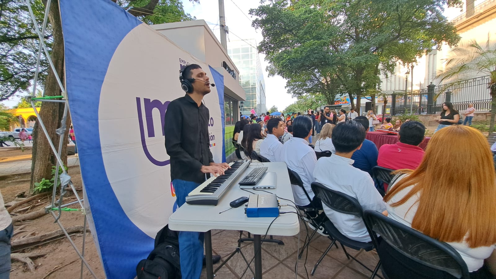 Arranca el mercadito de la inclusión en la plazuela Álvaro Obregón