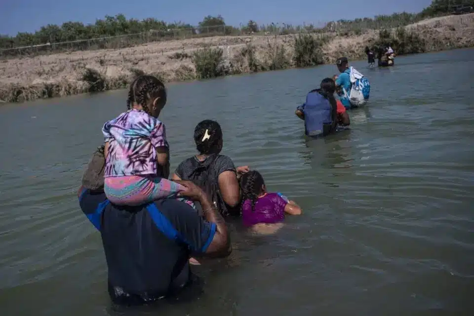 Muere migrante en Hidalgo; pretendía cruzar un arroyo