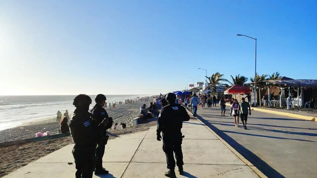 Autoridades presentes en playas de Elota por parte del operativo de seguridad