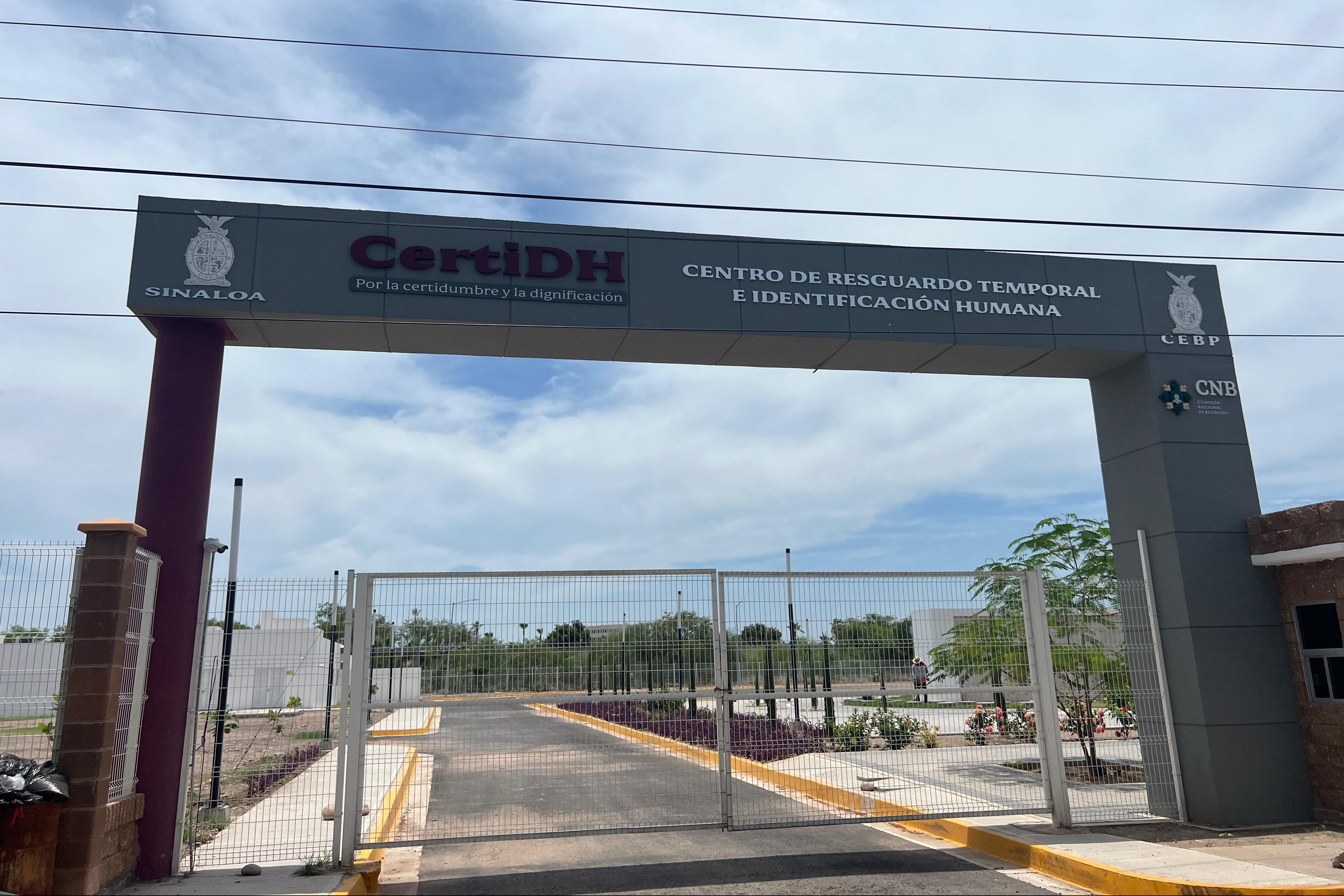Instalaciones del panteón forense en Culiacán