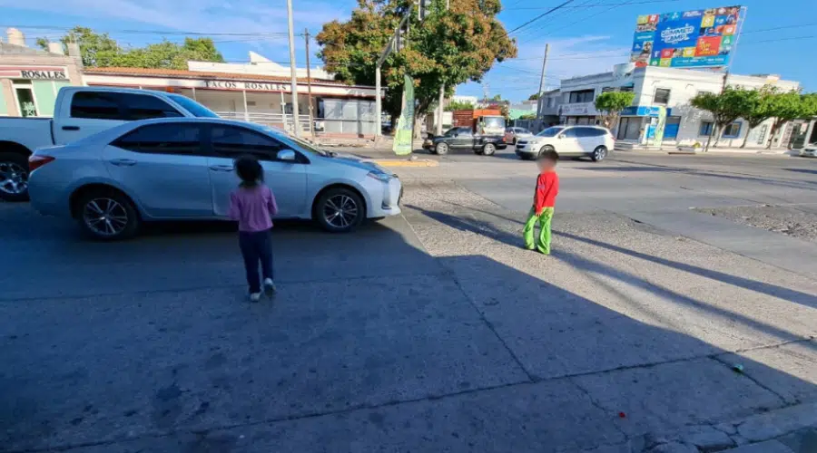 Estas vacaciones aumentaron los niños pedigüeños por lo que el llamado es no darles monedas sino apoyarlos con alimentos y ropa para evitar que se expongan a todo tipo de riesgos, destacó el titular de Pannasir en Ahome