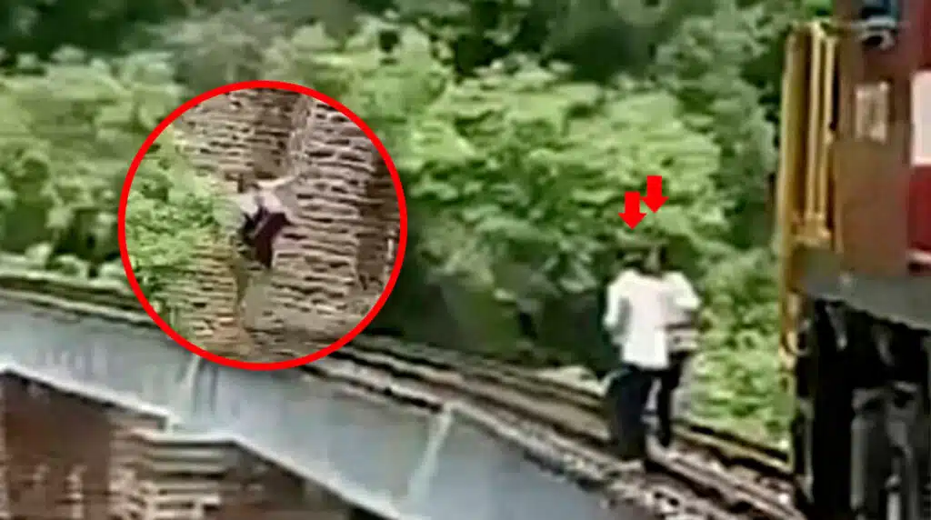 Pareja logra saltar a un río antes de que un tren los arrolle en la India