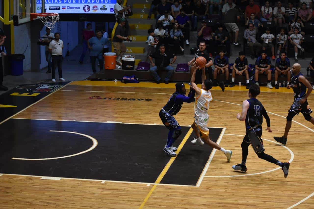 Pelícanos de Cabo San Lucas y Frayles de Guasave protagonizaron un “electrizante” juego en el Cibapac