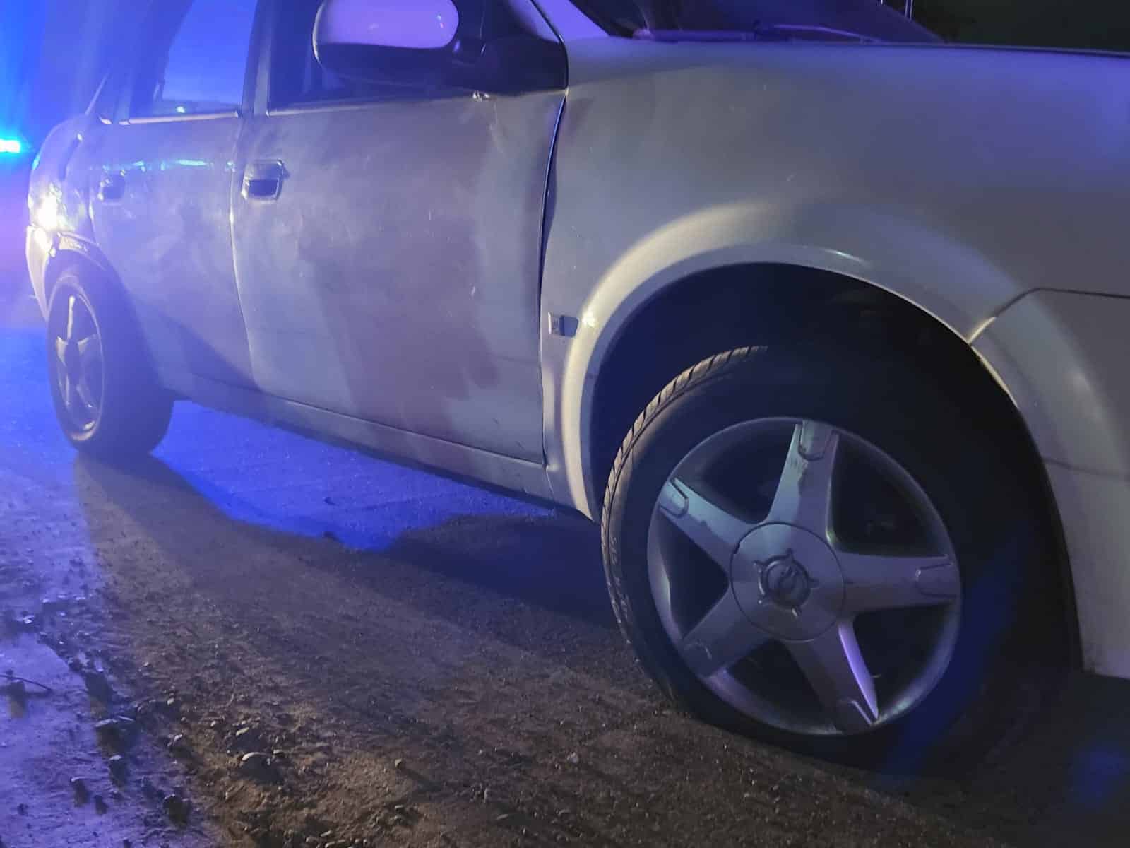 Los vehículos quedaron varados luego de ser afectados por el "ponchallantas"