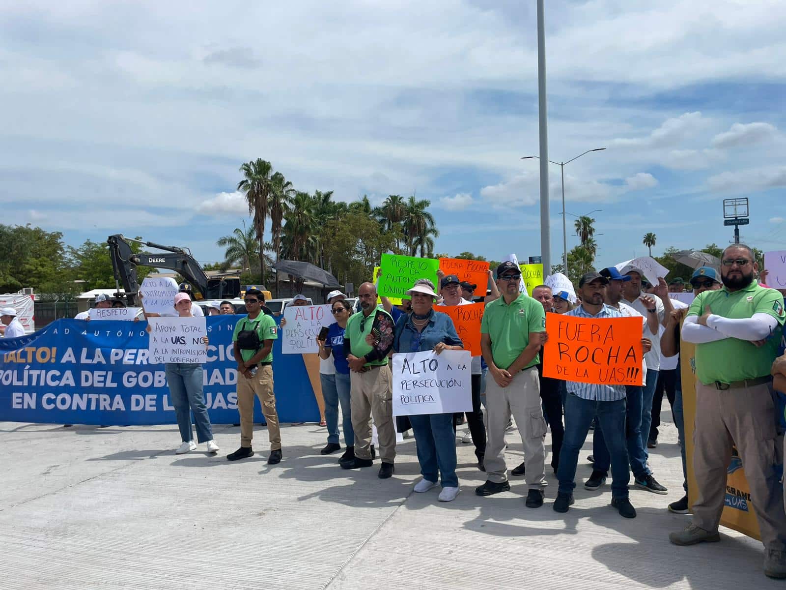 Protesta en Los Mochis por parte de grupo de trabajadores de la UAS