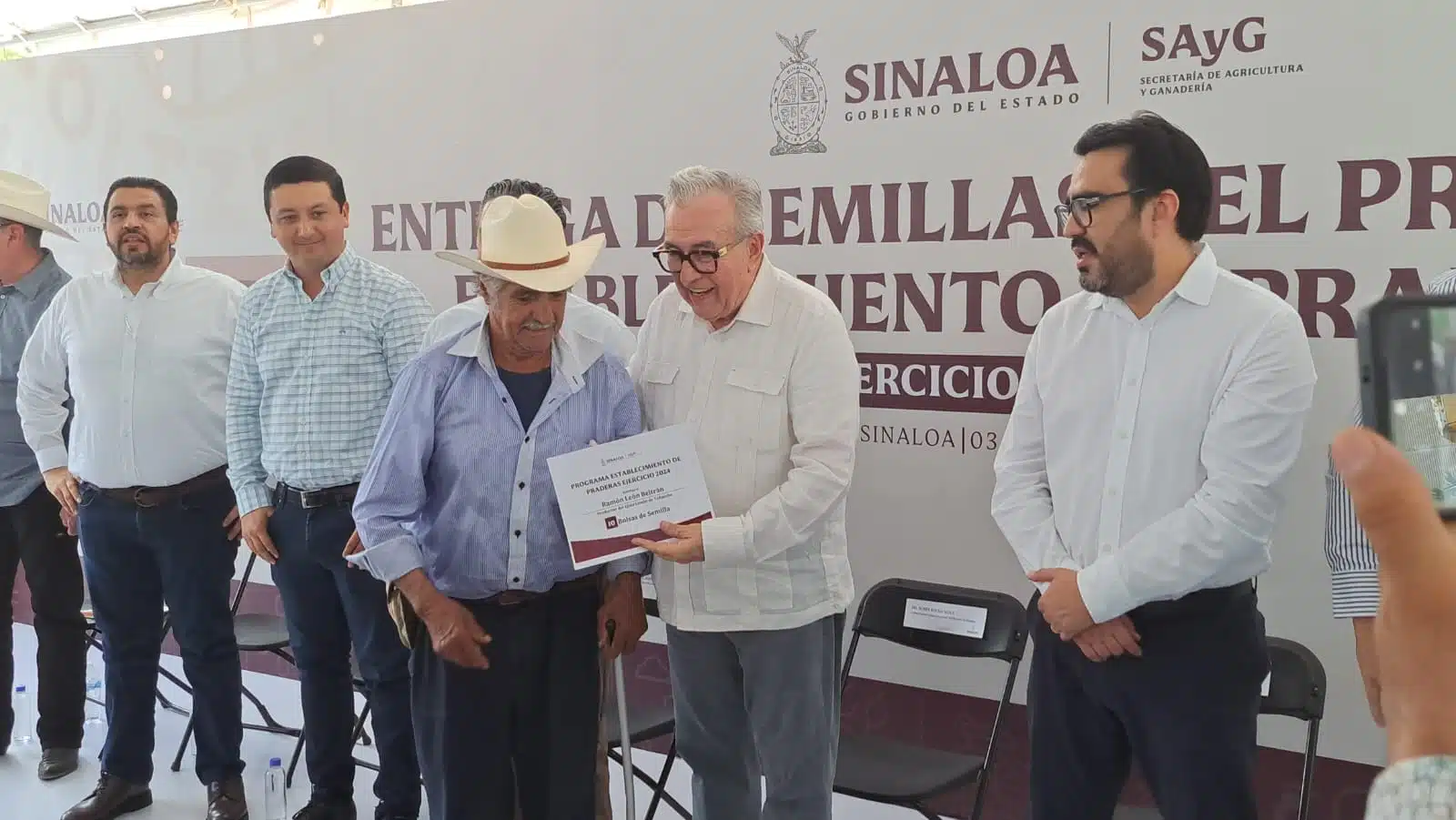 Realizan entrega simbólica de semillas a productores de Sinaloa