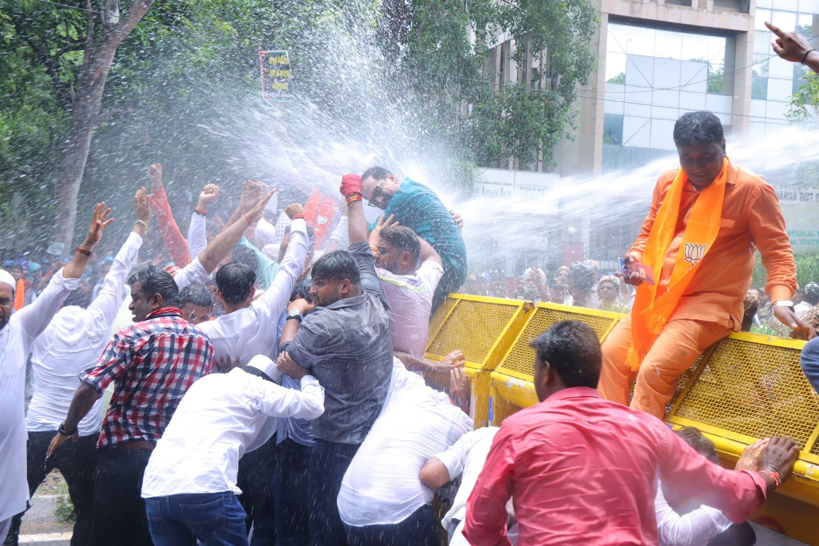 Reportan manifestaciones tras muerte de tres estudiantes en una biblioteca en Nueva Delhi