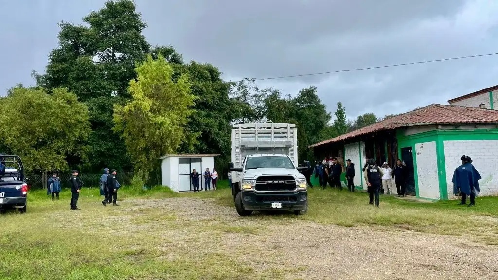 Rescatan a más de 100 habitantes de Chiapas; estaban atrapados en una comunidad