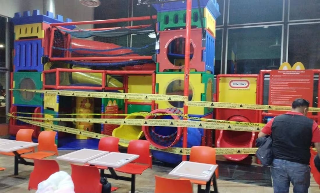 Resultan seis niños heridos al caerse juegos infantiles en restaurante de comida rápida